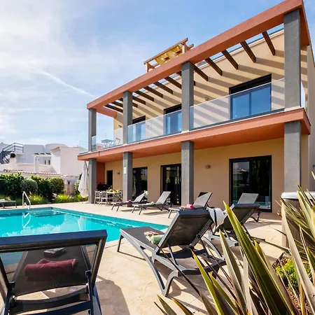 Villa In Armacao De Pera With Sea Views & Pool Villa *