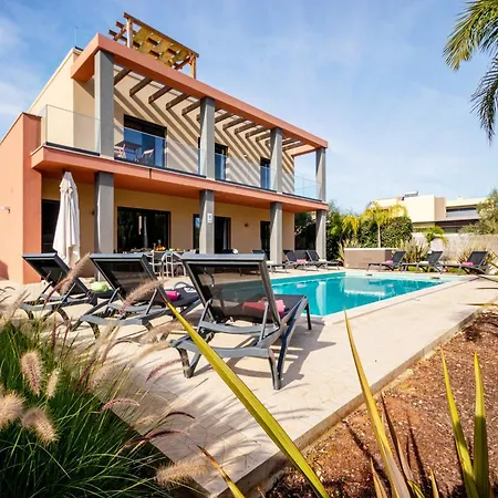 Villa In Armacao De Pera With Sea Views & Pool *