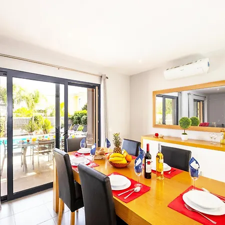Villa In Armacao De Pera With Sea Views & Pool * Armacao de Pera