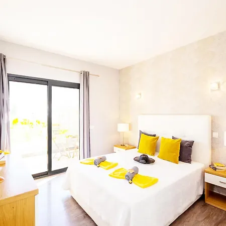 Villa In Armacao De Pera With Sea Views & Pool