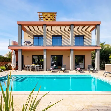 Villa In Armacao De Pera With Sea Views & Pool Villa Armação de Pêra