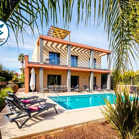 Villa In Armacao De Pera With Sea Views & Pool Villa *