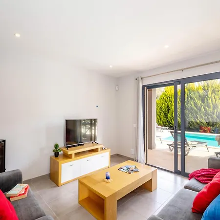 Villa In Armacao De Pera With Sea Views & Pool * Armação de Pêra